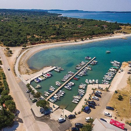 Stunning Apartment In Fazana With House Sea View Esterno foto