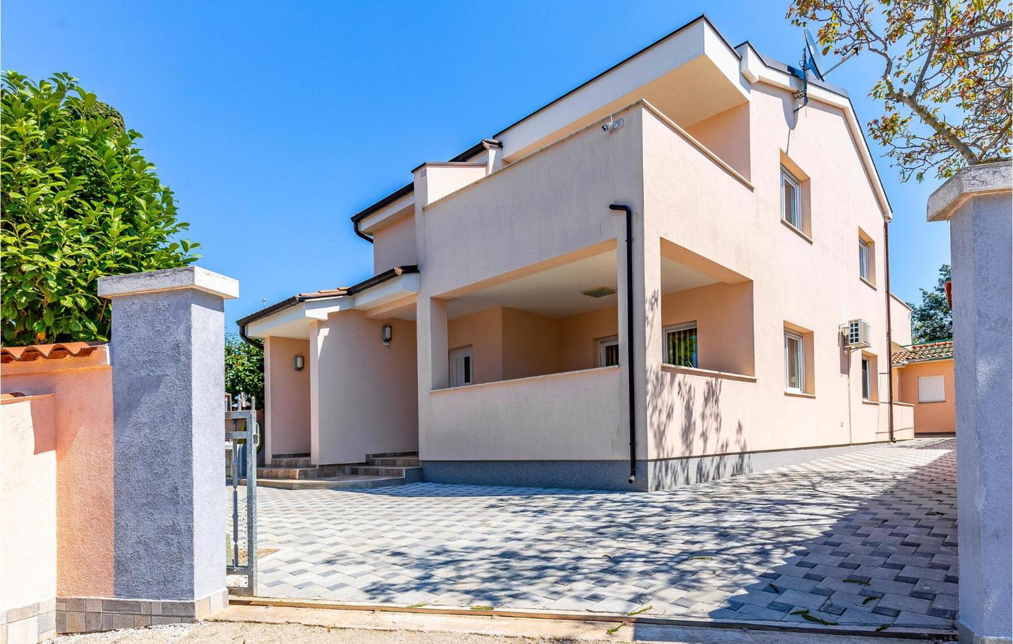 Stunning Apartment In Fazana With House Sea View Esterno foto
